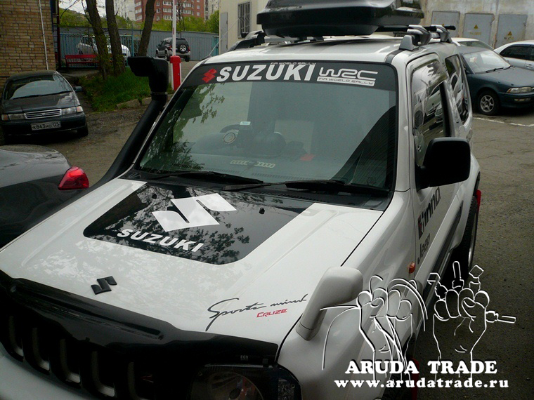Наклейка на стекло Suzuki (черная основа)