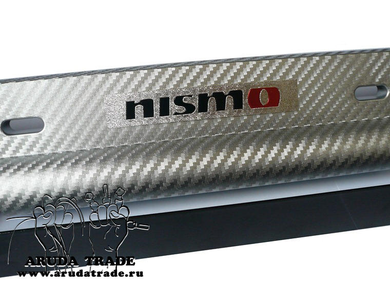 Рамка под номер с изменением угла наклона Nismo (под карбон) серебро